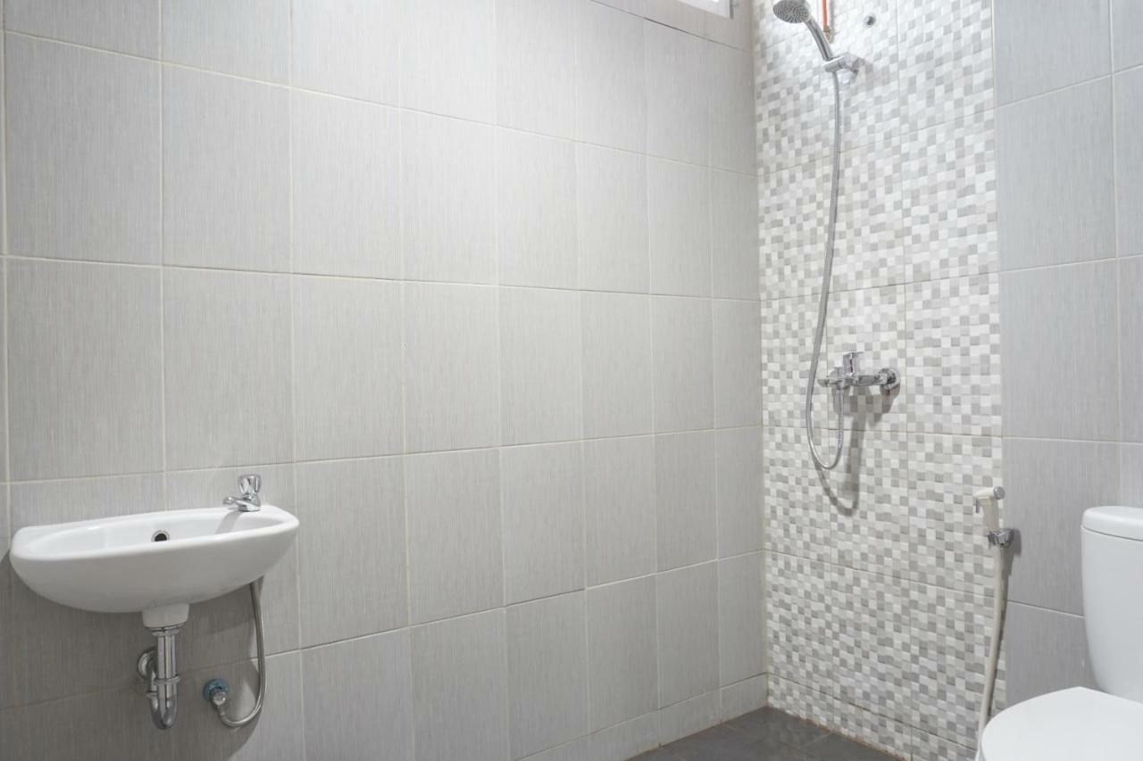 Residences By Reddoorz Near Mt Haryono - Minimum Stay 7 Days Jakarta Buitenkant foto