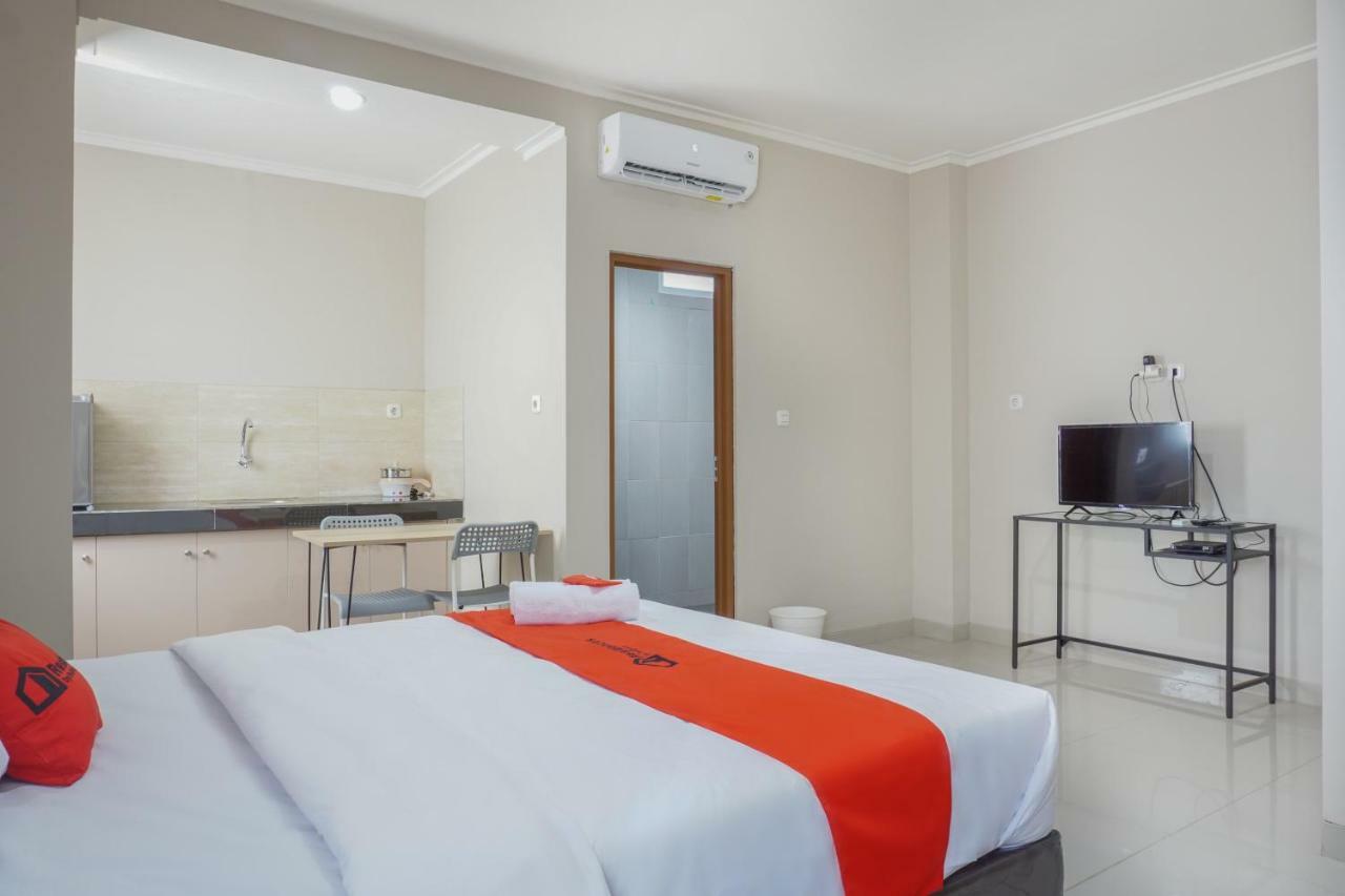 Residences By Reddoorz Near Mt Haryono - Minimum Stay 7 Days Jakarta Buitenkant foto