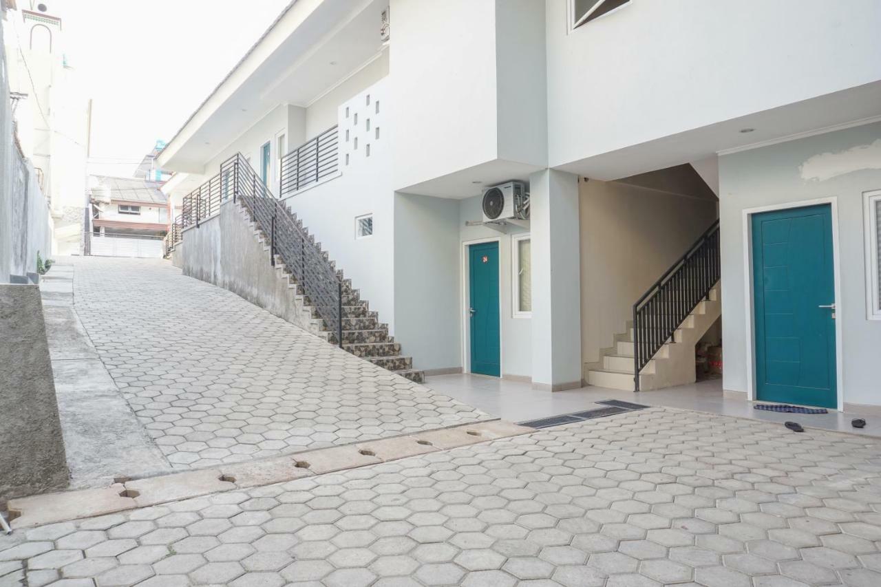 Residences By Reddoorz Near Mt Haryono - Minimum Stay 7 Days Jakarta Buitenkant foto