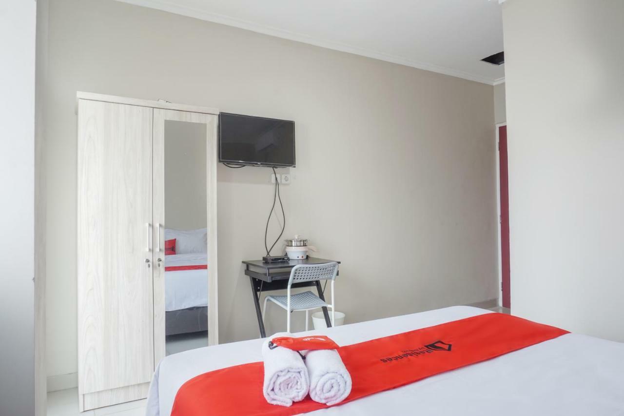 Residences By Reddoorz Near Mt Haryono - Minimum Stay 7 Days Jakarta Buitenkant foto