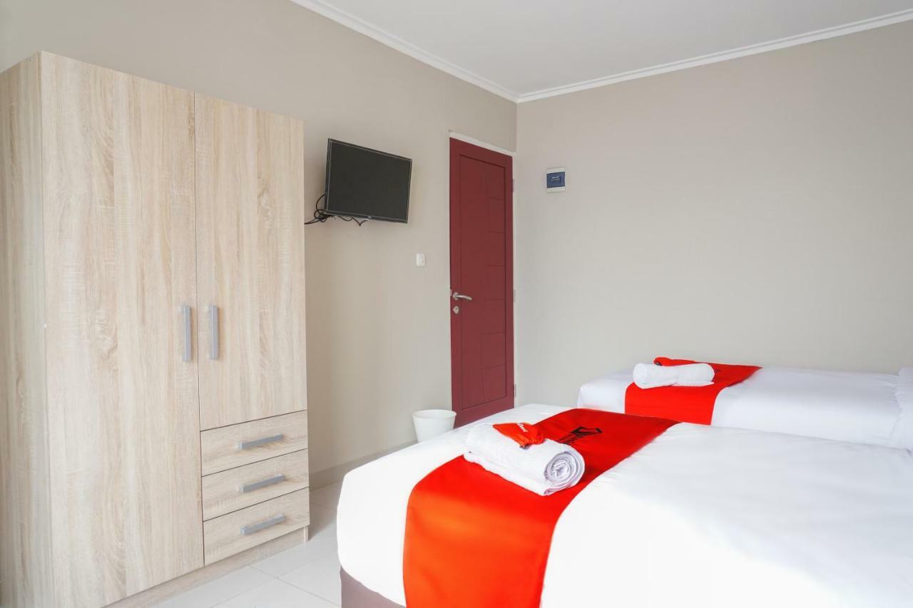 Residences By Reddoorz Near Mt Haryono - Minimum Stay 7 Days Jakarta Buitenkant foto