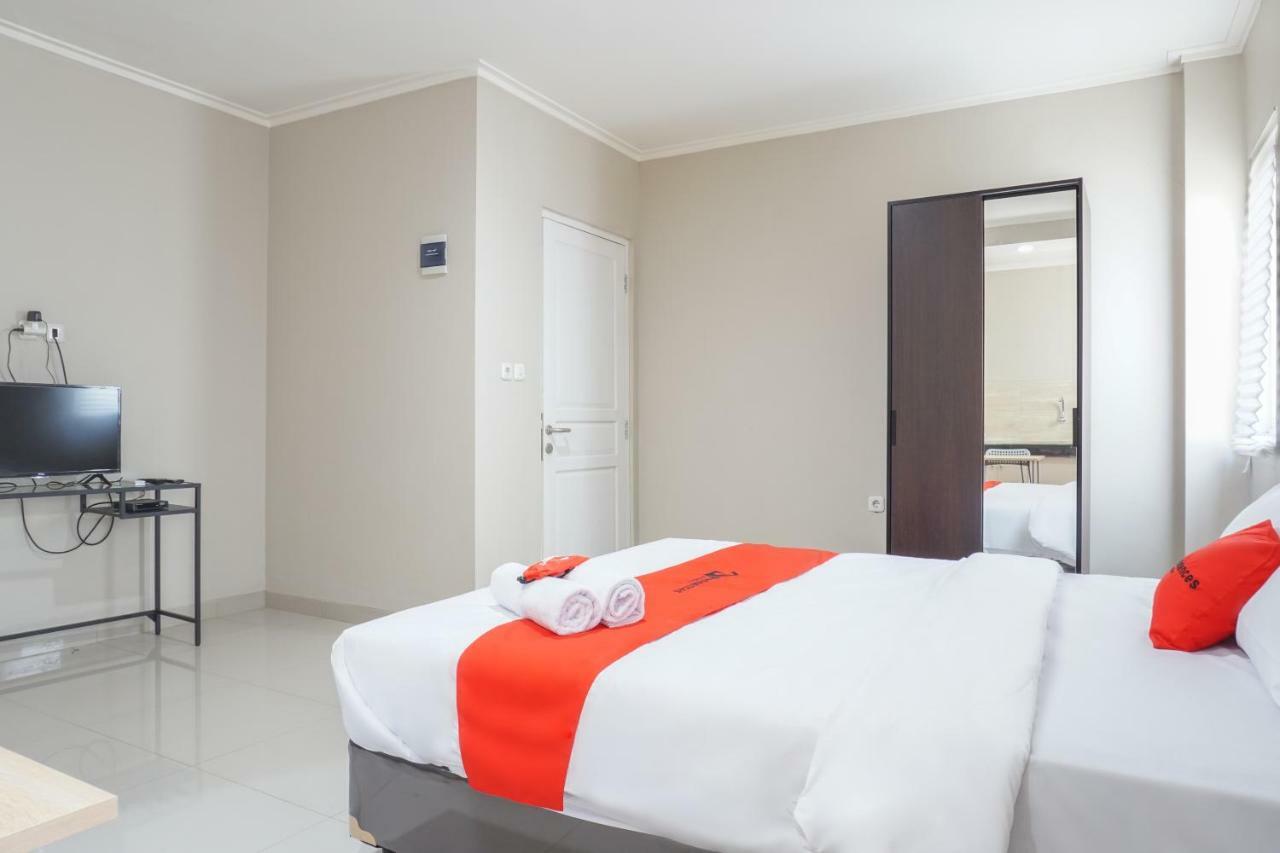 Residences By Reddoorz Near Mt Haryono - Minimum Stay 7 Days Jakarta Buitenkant foto
